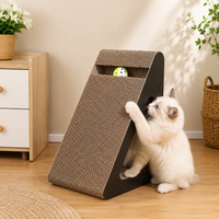 Griffoir Chat Design Triangulaire avec Balle